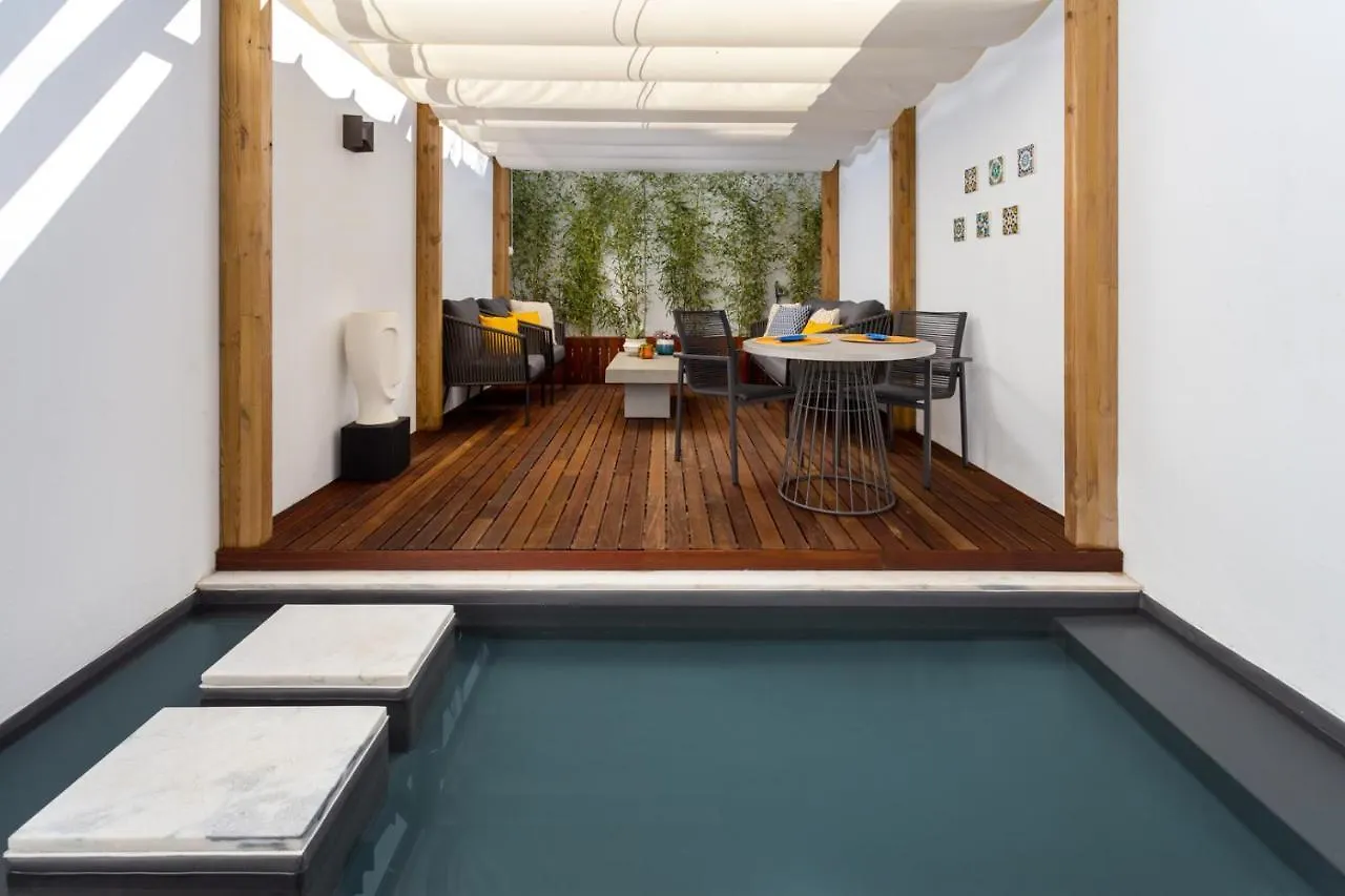 Stupendo- Two Rooms, Patio With Refreshing Pond-Center-Air Conditioning-Free Park Lisbon