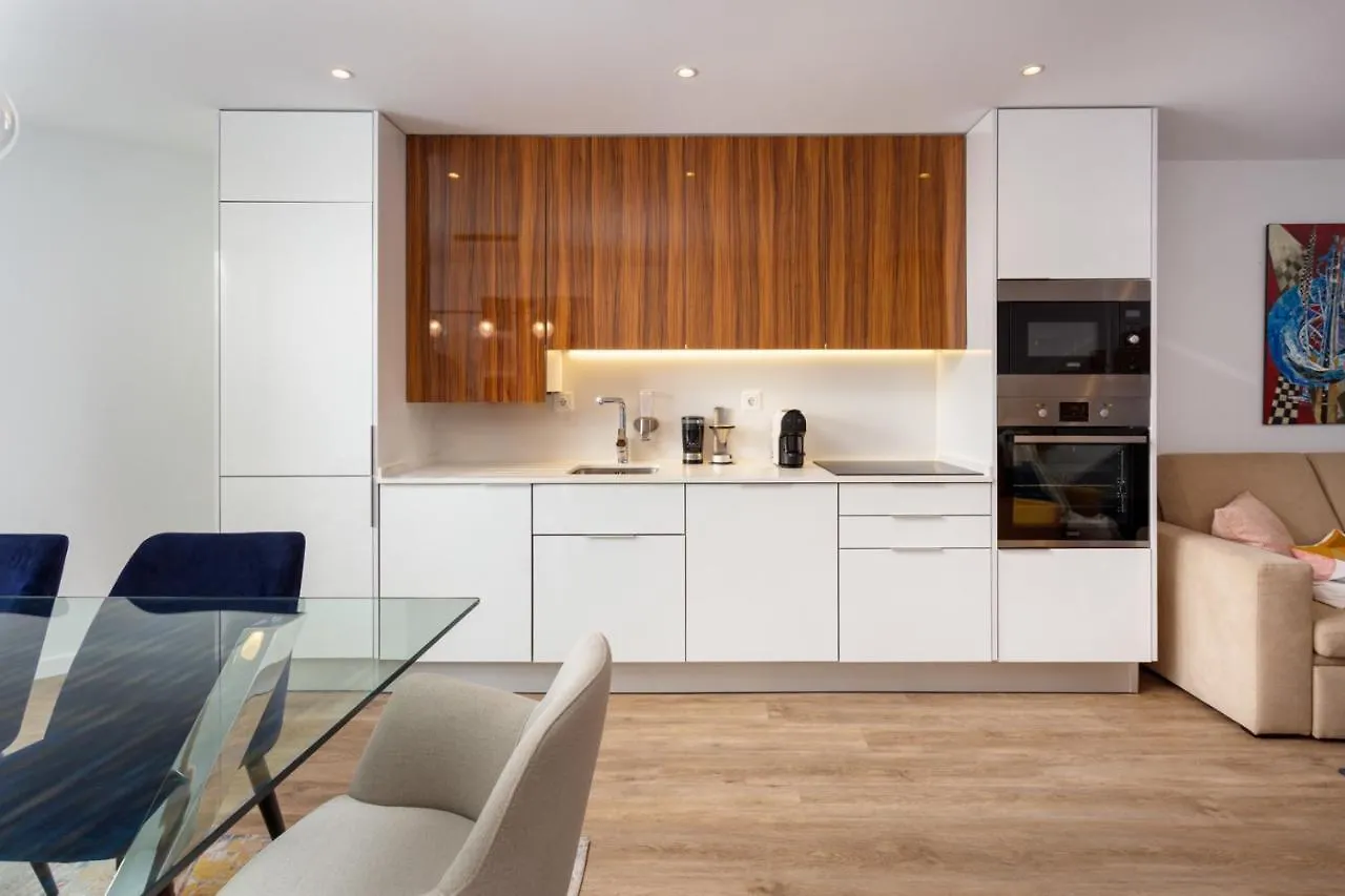 Apartment Stupendo- Two Rooms, Patio With Refreshing Pond-Center-Air Conditioning-Free Park Lisbon