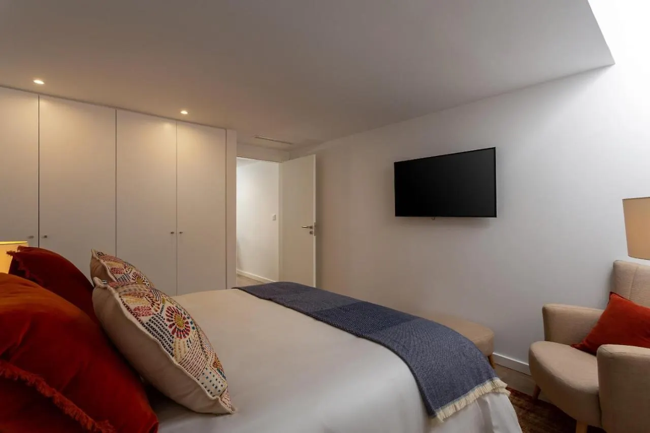 Stupendo- Two Rooms, Patio With Refreshing Pond-Center-Air Conditioning-Free Park Lisbona 0*,  Portogallo