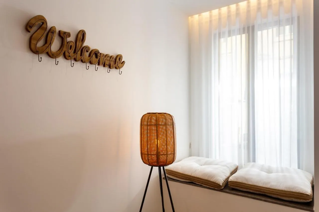 Stupendo- Two Rooms, Patio With Refreshing Pond-Center-Air Conditioning-Free Park Lisbona