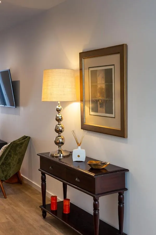 Stupendo- Two Rooms, Patio With Refreshing Pond-Center-Air Conditioning-Free Park Lisbona