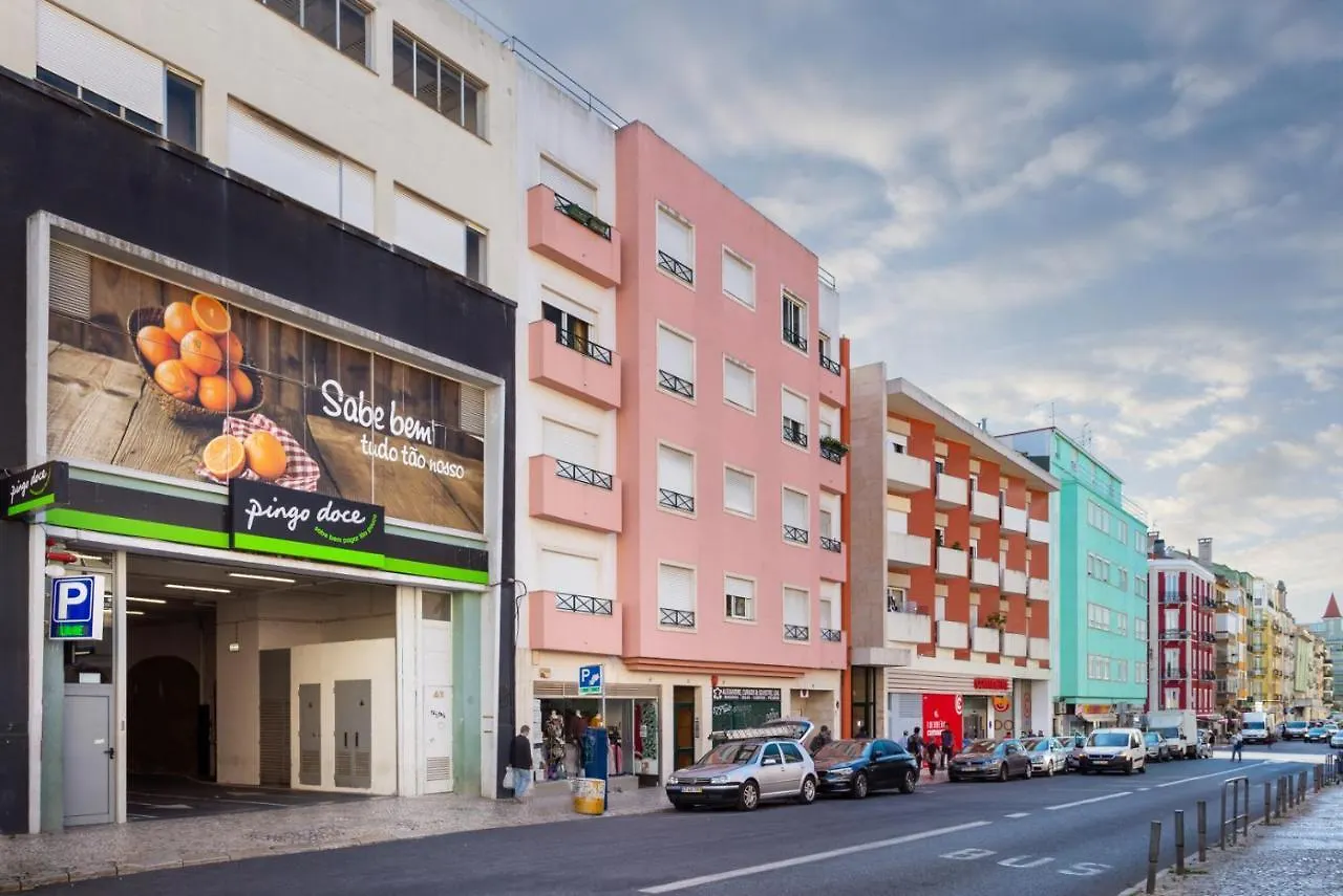 Stupendo- Two Rooms, Patio With Refreshing Pond-Center-Air Conditioning-Free Park Lisbona Appartamento