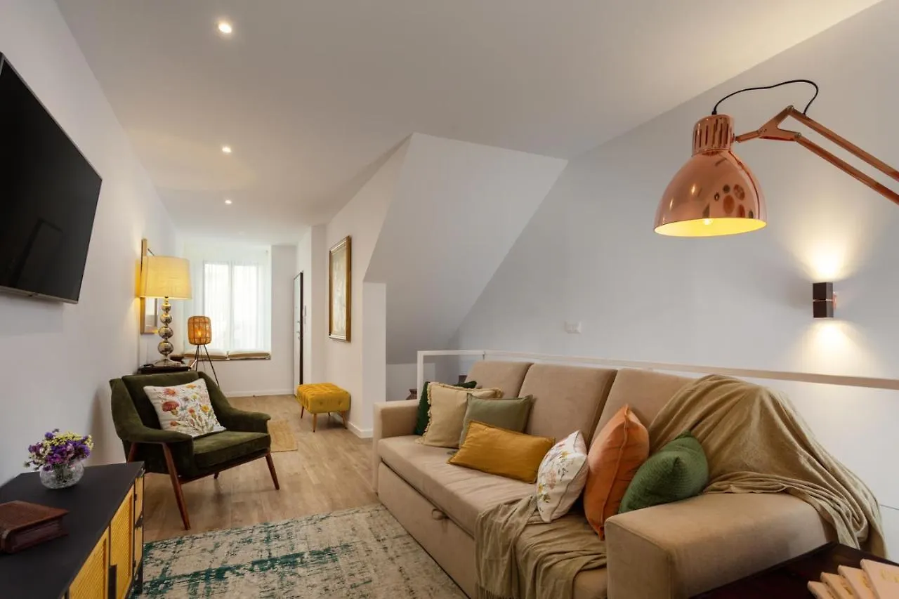 Apartment Stupendo- Two Rooms, Patio With Refreshing Pond-Center-Air Conditioning-Free Park Lisbon