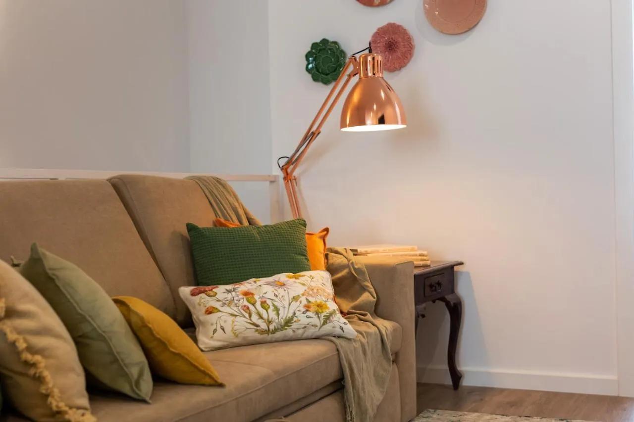 Apartment Stupendo- Two Rooms, Patio With Refreshing Pond-Center-Air Conditioning-Free Park Lisbon