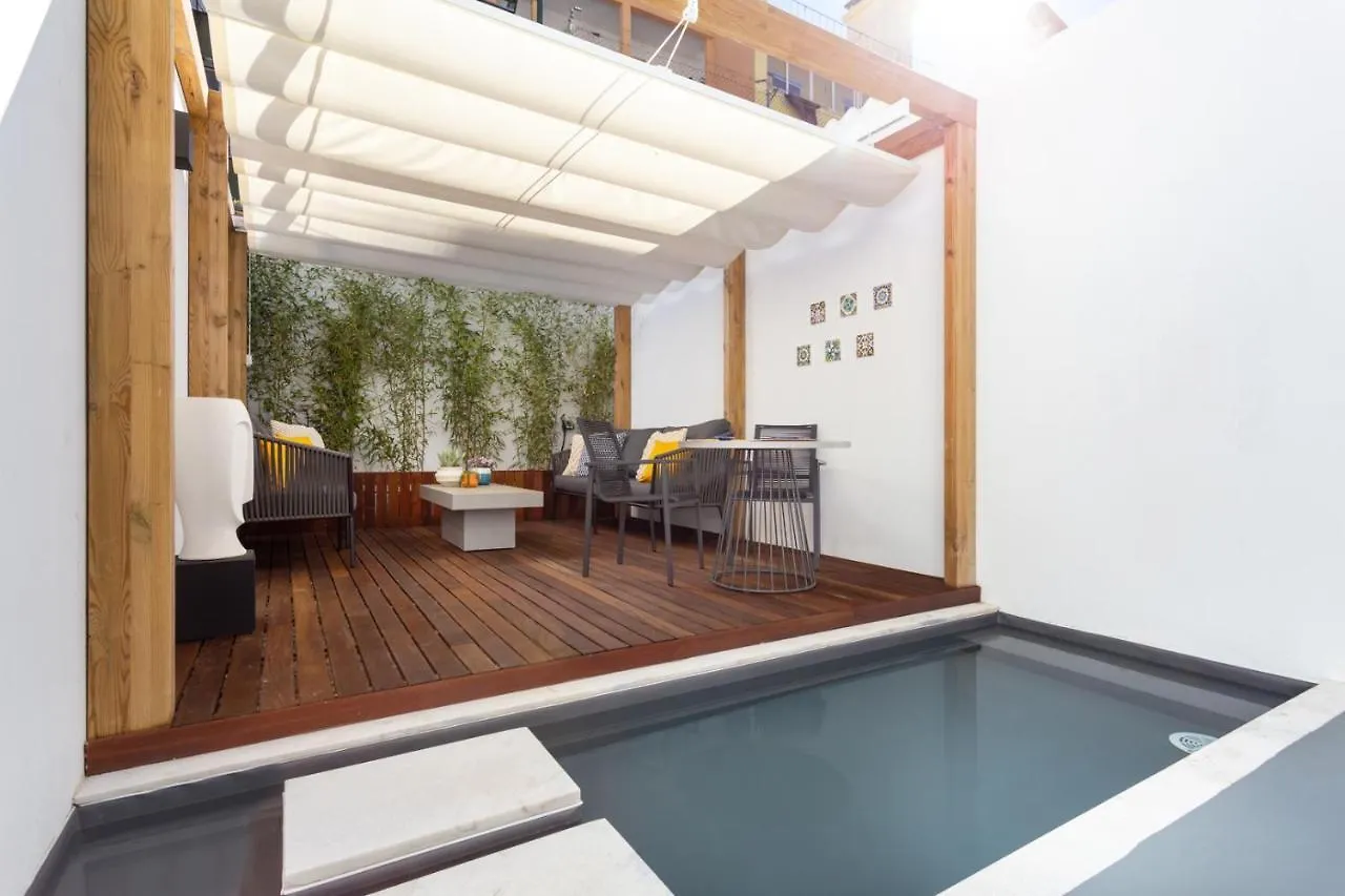Stupendo- Two Rooms, Patio With Refreshing Pond-Center-Air Conditioning-Free Park Lisbon