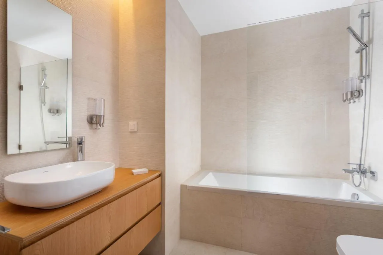 Apartment Stupendo- Two Rooms, Patio With Refreshing Pond-Center-Air Conditioning-Free Park Lisbon