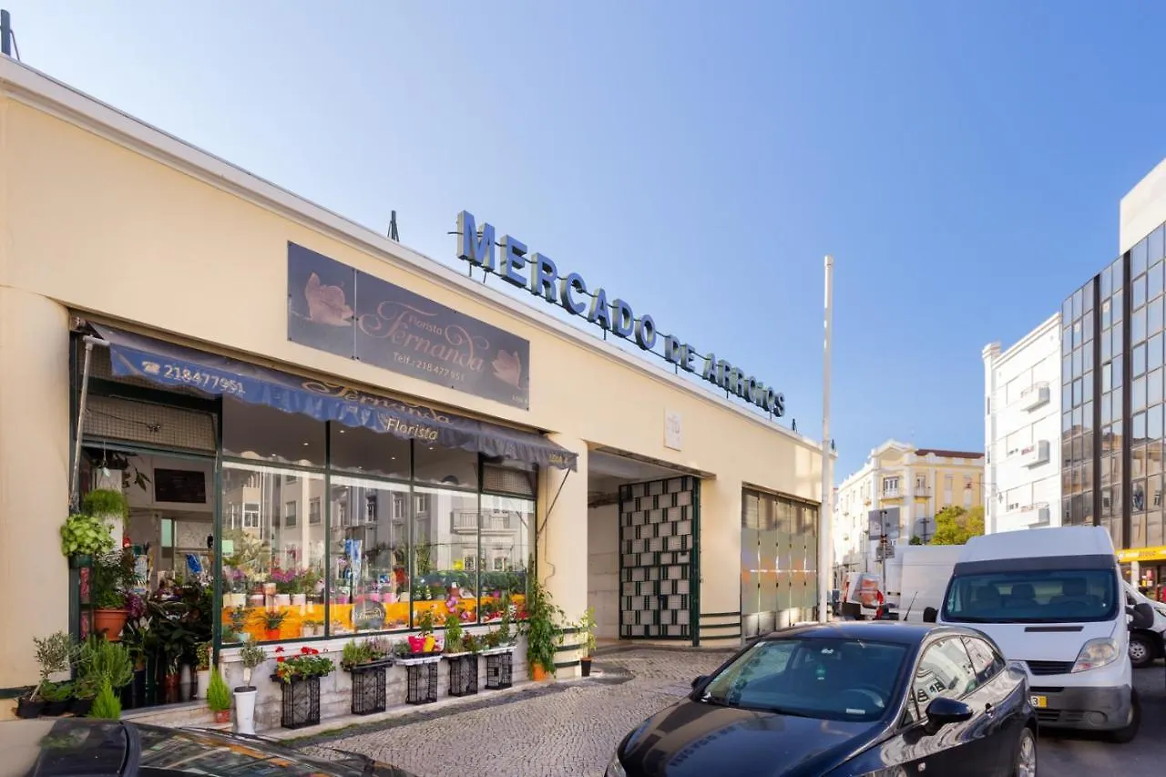 Apartment Stupendo- Two Rooms, Patio With Refreshing Pond-Center-Air Conditioning-Free Park Lisbon